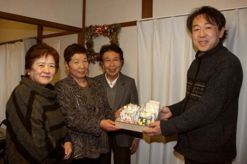 女性部が手作りマスクを子ども食堂へ寄付しました 3 10 ｊａ南アルプス市